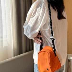 新款小包包迷你輕便多隔層單肩斜跨包可愛手機包小貝殼百搭