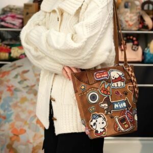 完美款款皮革小狗新款插畫聯名休閒時尚通勤單斜挎加長水桶帆布包